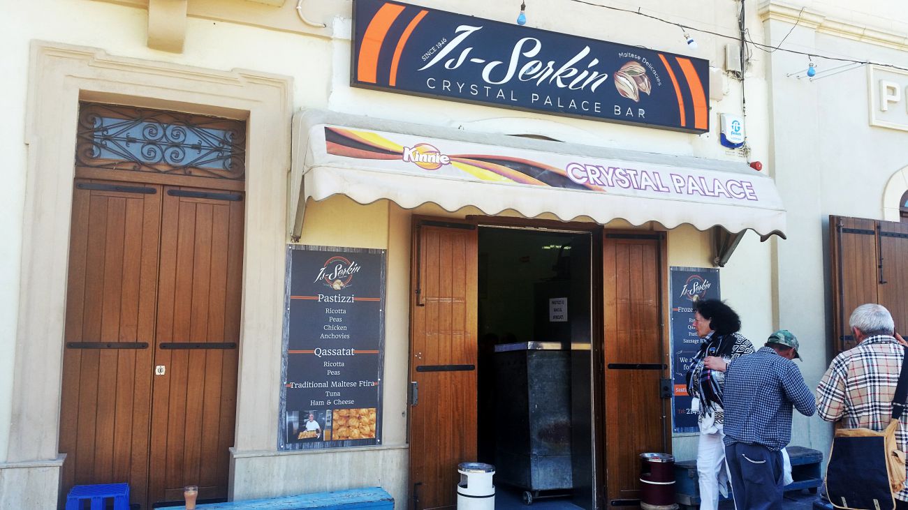 exploring-malta.com - enjoy pastizzi the all day Maltese street food